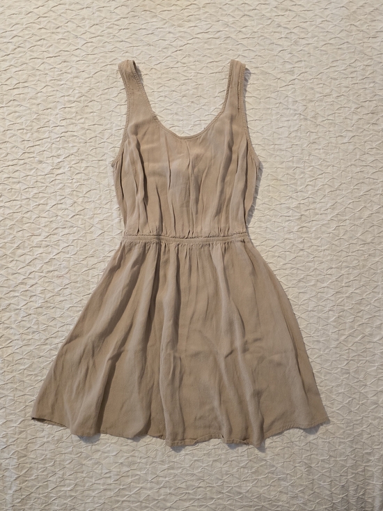 Forever 21 Dresses & Skirts - Forever 21 Beige Sleeveless Scoop Dress